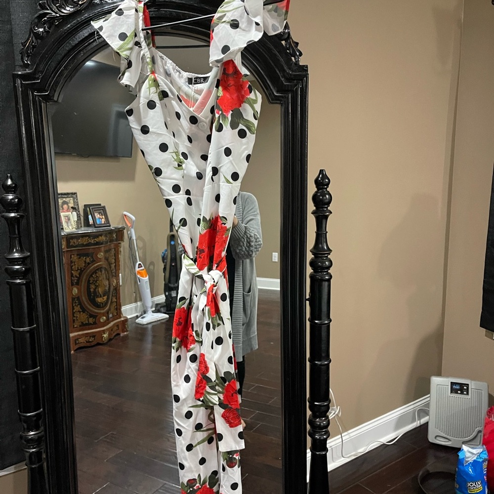 Pictures don’t do it justice. Long dress with buttons in front